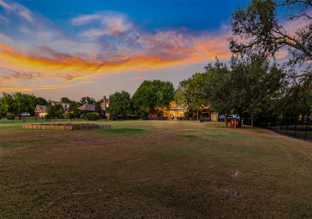 Photo 1 of Sale Pending at 820 Windlake Cir, Rockwall, TX 75032 | MLS# 21146908 | Listing updated on 2026-09-17