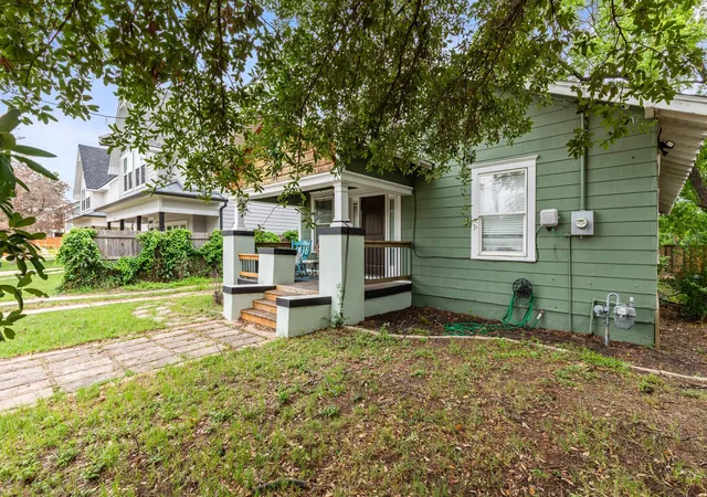 Photo 3 of Single family home for sale at 1815 S 12th St, Waco, TX 76706 | MLS# 21147515 | Listing updated on 2026-07-29