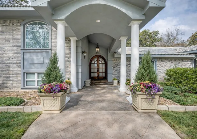 Photo 3 of Single family home for sale at 2525 Canyon Creek Dr, Sherman, TX 75092 | MLS# 21147827 | Listing updated on 2026-09-19