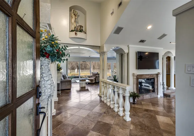 Photo 4 of Single family home for sale at 2525 Canyon Creek Dr, Sherman, TX 75092 | MLS# 21147827 | Listing updated on 2026-09-19
