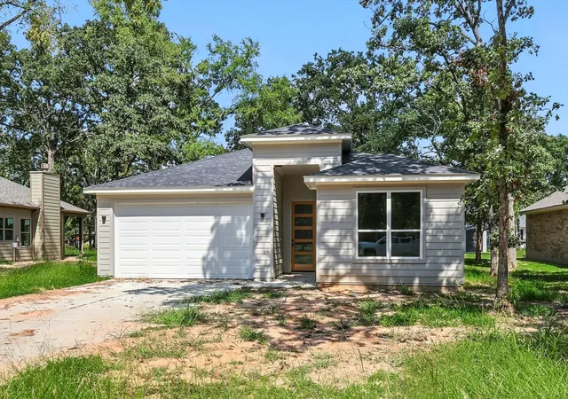 Single family home for sale at 10 Huckleberry, Malakoff, TX 75148 | MLS# 21148829 | Listing updated on 2026-09-09