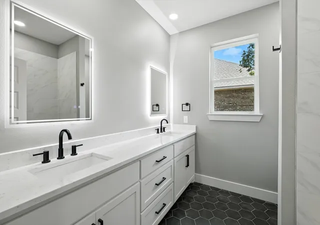 Photo 3 of Single family home for sale at 10 Huckleberry, Malakoff, TX 75148 | MLS# 21148829 | Listing updated on 2026-09-09