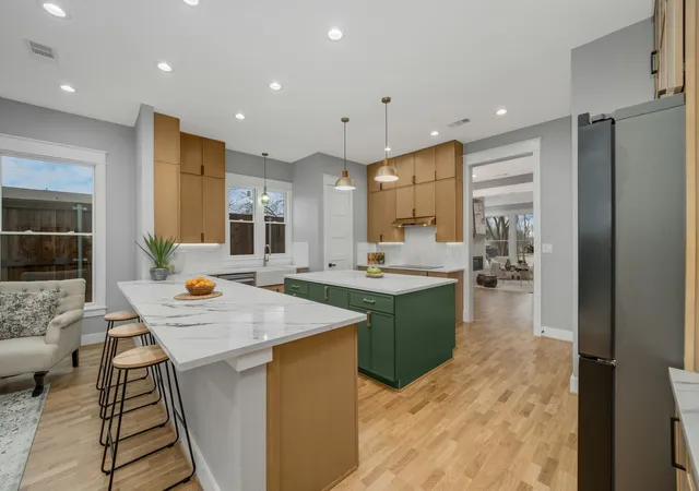 Photo 2 of Single family home for sale at 6047 Velasco Ave, Dallas, TX 75206 | MLS# 21139149 | Listing updated on 2026-09-12