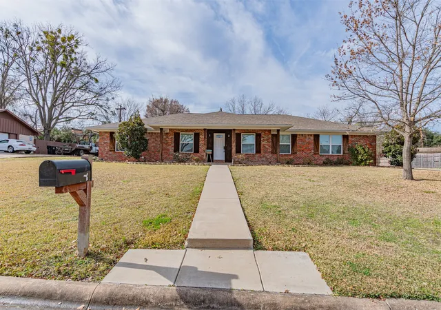 Photo 1 of Sale Pending at 4 Priscilla, Greenville, TX 75402 | MLS# 21149271 | Listing updated on 2026-09-16