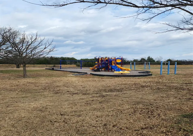 Photo 4 of Sale Pending at 2099 Parkview Dr, Wills Point, TX 75169 | MLS# 21149697 | Listing updated on 2026-09-13
