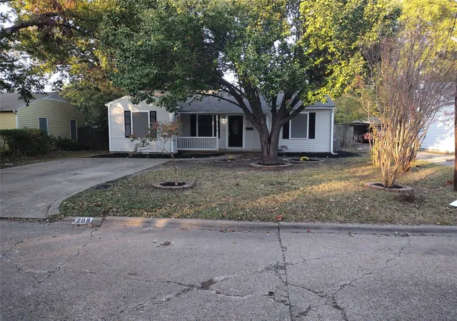 Photo 1 of Single family home for sale at 208 Almond St, Waxahachie, TX 75165 | MLS# 21150204 | Listing updated on 2026-09-19