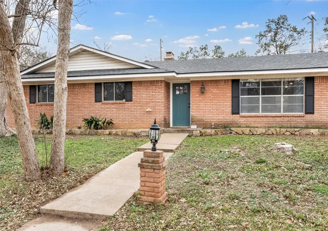 Photo 1 of Single family home for sale at 2208 Lake Forest Dr, Waco, TX 76708 | MLS# 21150468 | Listing updated on 2026-09-11