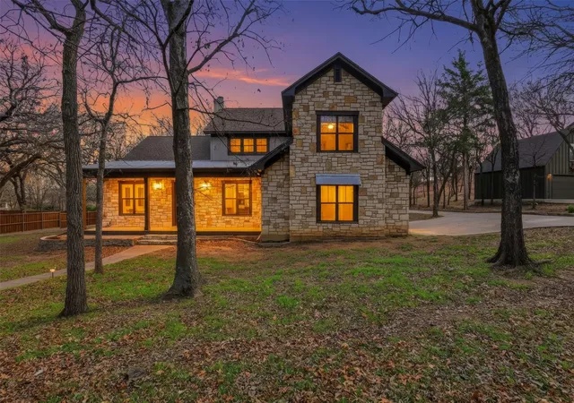 Photo 1 of Single family home for sale at 3806 Lakeshore Dr, Weatherford, TX 76087 | MLS# 21150316 | Listing updated on 2026-09-29