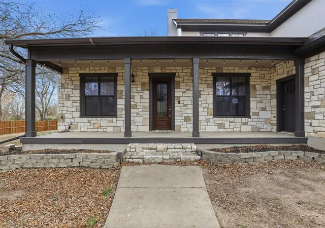 Photo 3 of Single family home for sale at 3806 Lakeshore Dr, Weatherford, TX 76087 | MLS# 21150316 | Listing updated on 2026-09-29