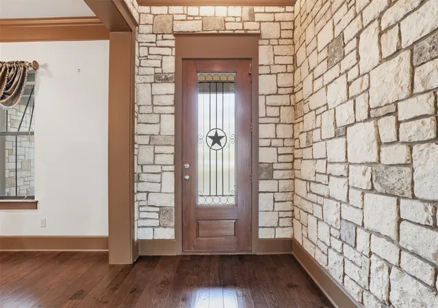 Photo 3 of Single family home for sale at 3806 Lakeshore Dr, Weatherford, TX 76087 | MLS# 21150316 | Listing updated on 2026-09-29