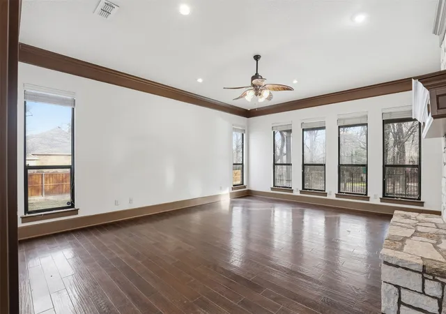 Photo 4 of Single family home for sale at 3806 Lakeshore Dr, Weatherford, TX 76087 | MLS# 21150316 | Listing updated on 2026-09-29