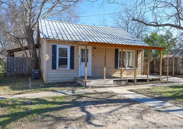 Photo 2 of Single family home for sale at 955 N Stephen Ave, Stephenville, TX 76401 | MLS# 21148443 | Listing updated on 2026-07-30