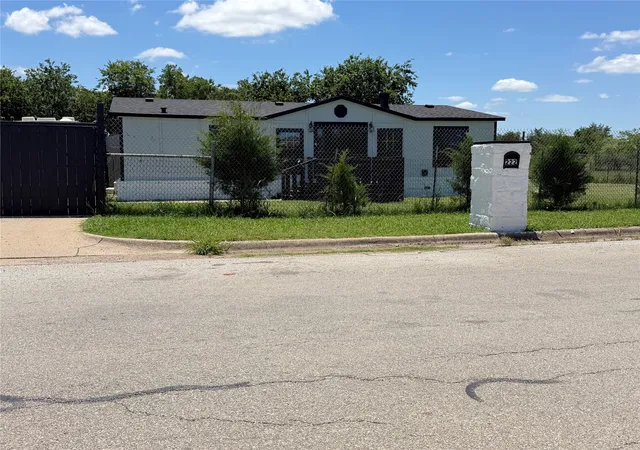 Manufactured home for sale at 222 Hix Rd, Cleburne, TX 76031 | MLS# 21148065
