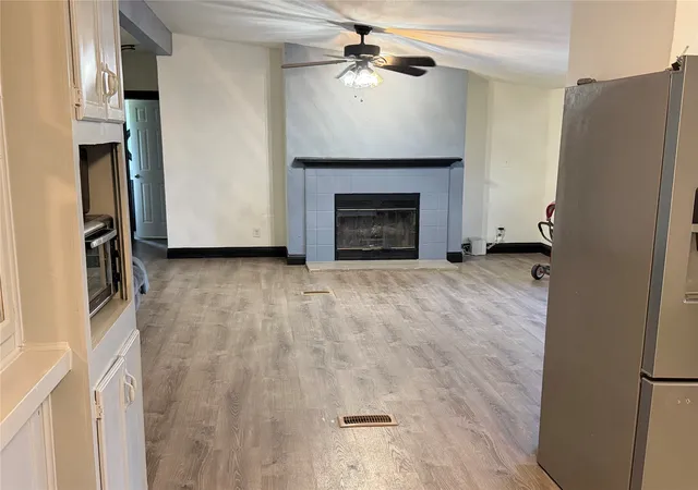 Photo 3 of Manufactured home for sale at 222 Hix Rd, Cleburne, TX 76031 | MLS# 21148065 | Listing updated on 2026-10-07
