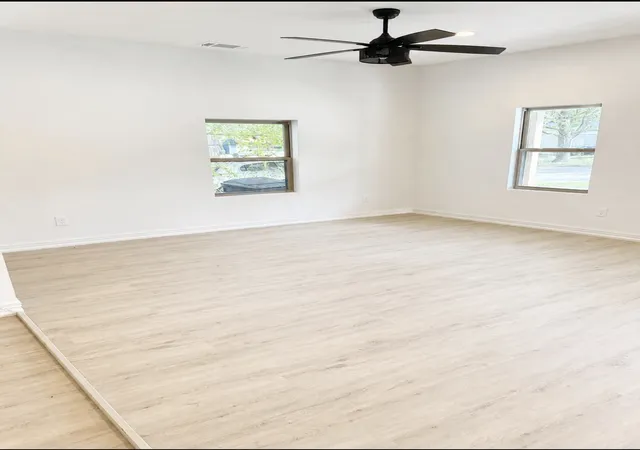 Photo 4 of Single family home for sale at 811 W Day St, Denison, TX 75020 | MLS# 21152283 | Listing updated on 2026-09-25
