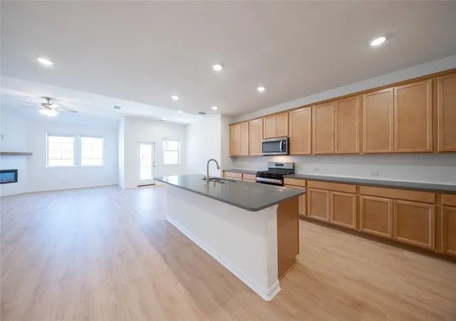 Photo 3 of Single family home for sale at 205 Corcovado Dr, Royse City, TX 75189 | MLS# 21152486 | Listing updated on 2026-09-15
