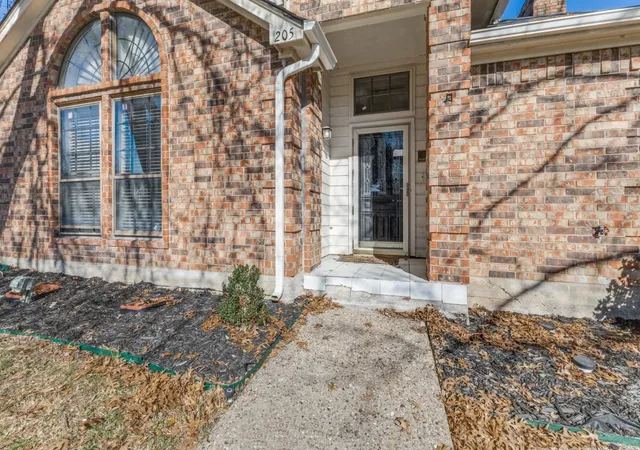 Photo 3 of Sale Pending at 205 Benwynd Dr, Mesquite, TX 75149 | MLS# 21152700 | Listing updated on 2026-10-02