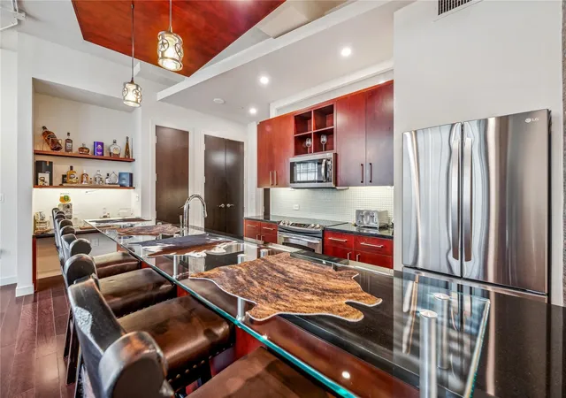 Photo 3 of Condo for sale at 2600 W 7Th St #1407, Fort Worth, TX 76107 | MLS# 21150702 | Listing updated on 2026-09-10