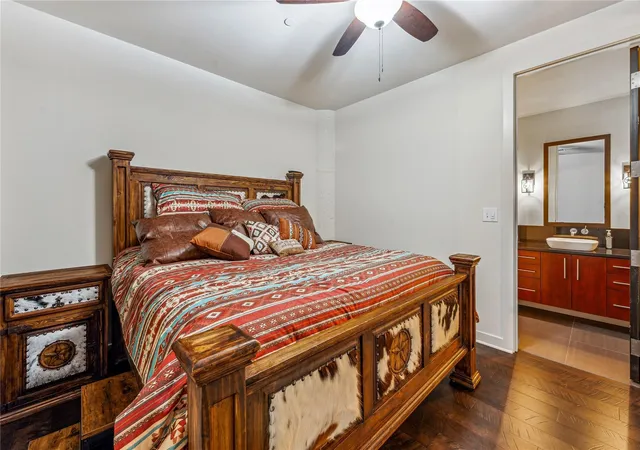 Photo 4 of Condo for sale at 2600 W 7Th St #1407, Fort Worth, TX 76107 | MLS# 21150702 | Listing updated on 2026-09-10