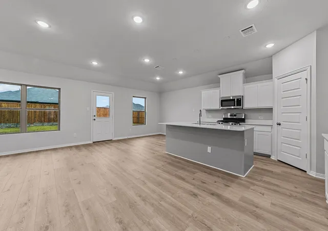 Photo 2 of Single family home for sale at 607 Forest Haven Dr, Van Alstyne, TX 75495 | MLS# 21153056 | Listing updated on 2026-09-08