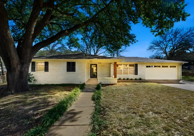 Photo 2 of Single family home for sale at 5612 Roberts Dr, Waco, TX 76710 | MLS# 21152936 | Listing updated on 2026-09-07