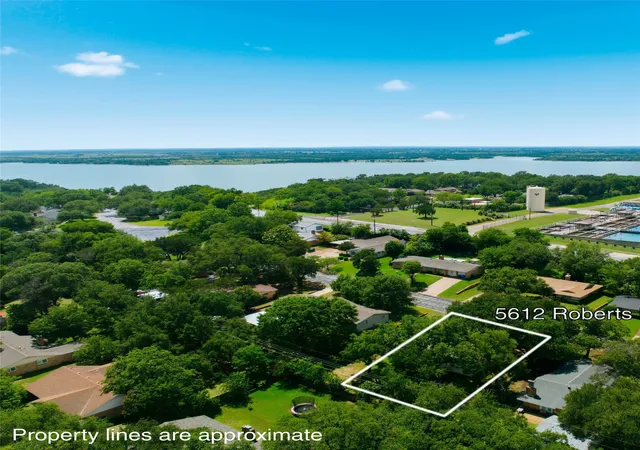 Photo 3 of Single family home for sale at 5612 Roberts Dr, Waco, TX 76710 | MLS# 21152936 | Listing updated on 2026-09-07