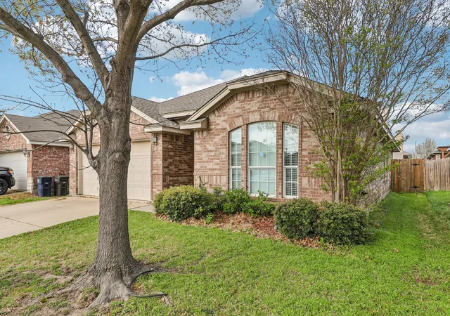 Photo 1 of Sale Pending at 8221 Mule Deer Run, Fort Worth, TX 76179 | MLS# 21146005 | Listing updated on 2026-09-08