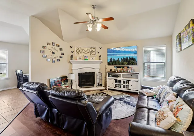 Photo 3 of Sale Pending at 8221 Mule Deer Run, Fort Worth, TX 76179 | MLS# 21146005 | Listing updated on 2026-09-08
