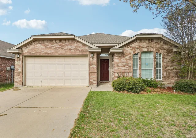 Photo 3 of Sale Pending at 8221 Mule Deer Run, Fort Worth, TX 76179 | MLS# 21146005 | Listing updated on 2026-09-08