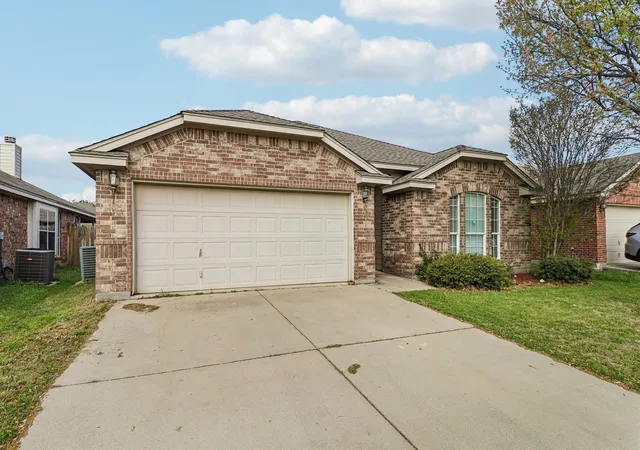 Photo 4 of Sale Pending at 8221 Mule Deer Run, Fort Worth, TX 76179 | MLS# 21146005 | Listing updated on 2026-09-08