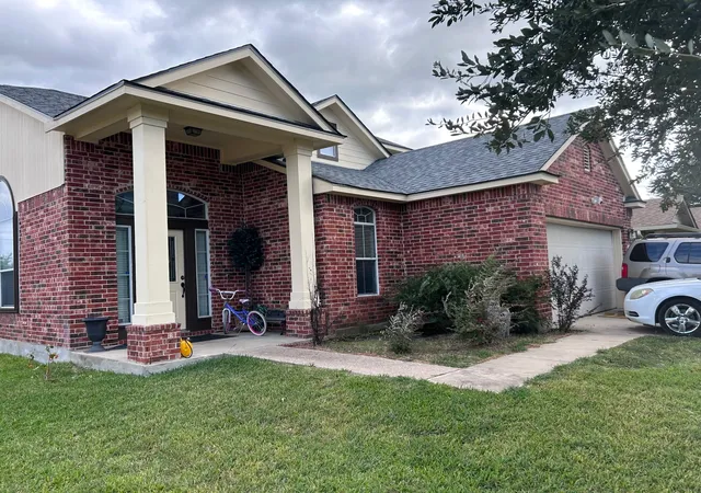 Photo 3 of Sale Pending at 10156 China Creek Dr, Waco, TX 76708 | MLS# 21137939 | Listing updated on 2026-09-07