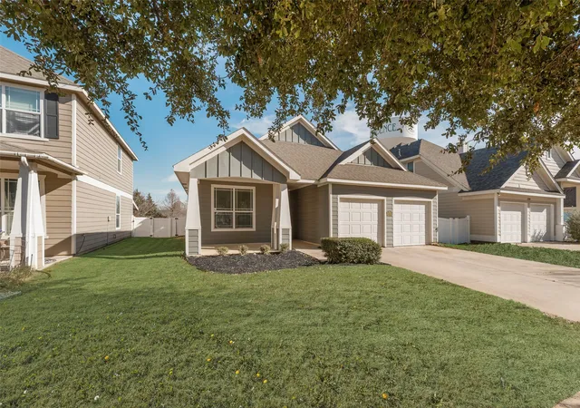 Photo 2 of Sale Pending at 1724 Murphy Ct, Aubrey, TX 76227 | MLS# 21154447 | Listing updated on 2026-09-11