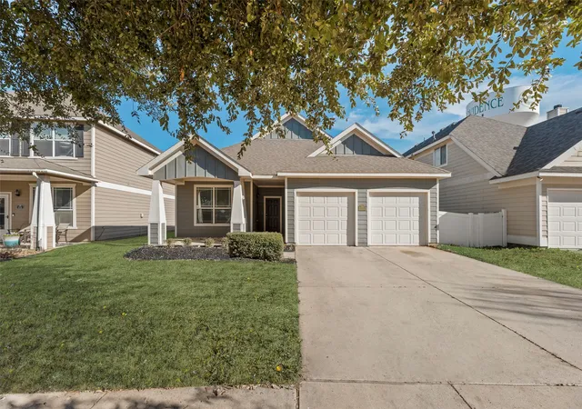Photo 3 of Sale Pending at 1724 Murphy Ct, Aubrey, TX 76227 | MLS# 21154447 | Listing updated on 2026-09-11