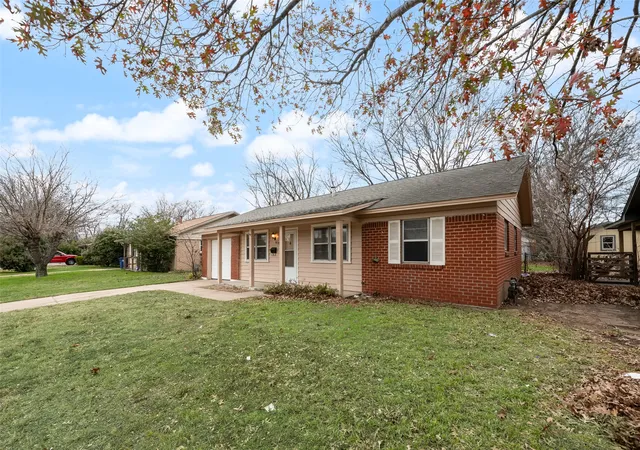 Photo 2 of Single family home for sale at 404 Vaden Ave, Fort Worth, TX 76140 | MLS# 21154724 | Listing updated on 2026-07-30