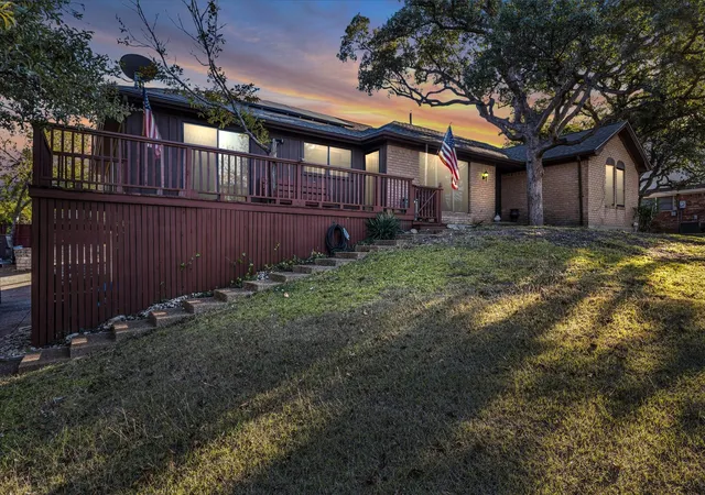 Photo 2 of Single family home for sale at 837 White Oak Dr, Woodway, TX 76712 | MLS# 21154262 | Listing updated on 2026-09-17