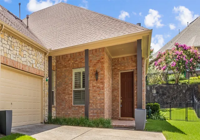 Photo 4 of Sale Pending at 719 Scenic Ranch Cir, Fairview, TX 75069 | MLS# 21153674 | Listing updated on 2026-09-10