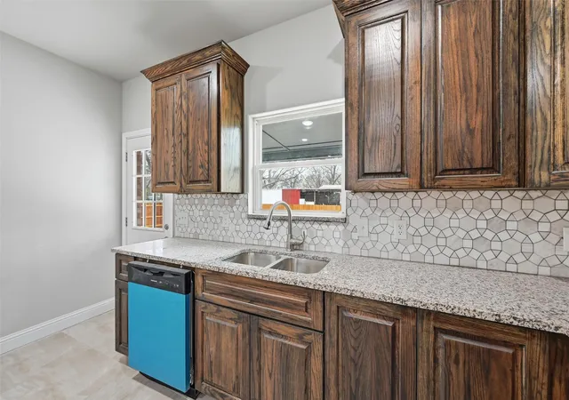 Photo 4 of Single family home for sale at 306 Lewis St, Cleburne, TX 76031 | MLS# 21154825 | Listing updated on 2026-09-08
