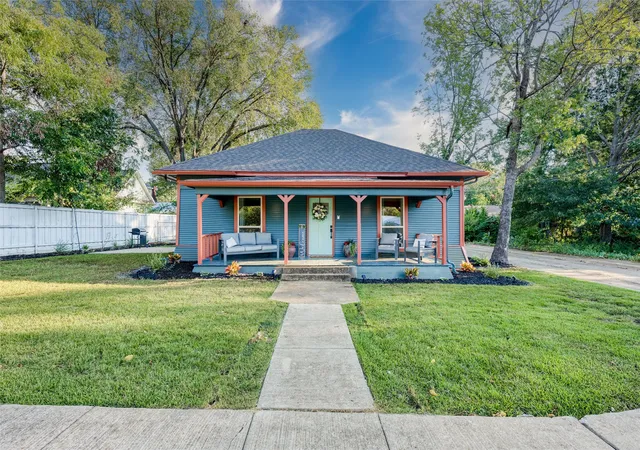 Photo 1 of Single family home for sale at 809 W Lamar St, Mc Kinney, TX 75069 | MLS# 21154944 | Listing updated on 2026-09-09