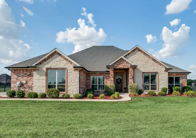 Photo 1 of Single family home for sale at 1044 Encino Ct, Wills Point, TX 75169 | MLS# 21155129 | Listing updated on 2026-09-10