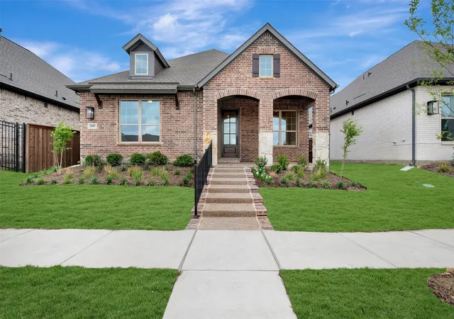 Photo 1 of Sale Pending at 2085 Emerald Grove Dr, Arlington, TX 76005 | MLS# 21155133 | Listing updated on 2026-09-27