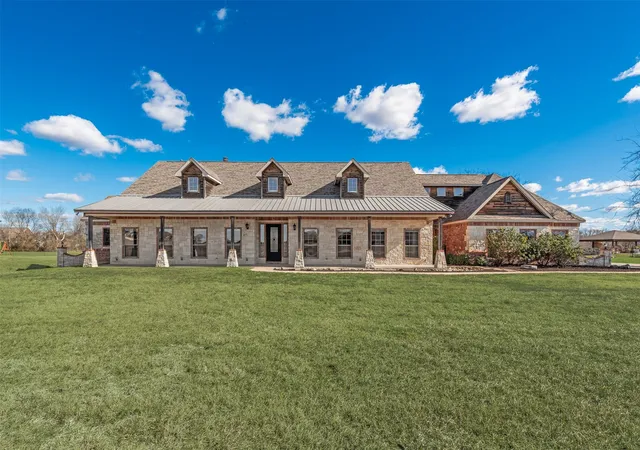 Photo 2 of Single family home for sale at 1088 Shadow Lakes Dr, Wills Point, TX 75169 | MLS# 21156093 | Listing updated on 2026-09-14