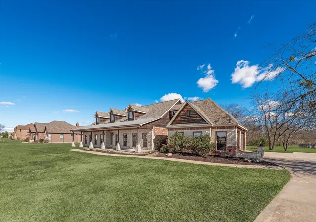 Photo 3 of Single family home for sale at 1088 Shadow Lakes Dr, Wills Point, TX 75169 | MLS# 21156093 | Listing updated on 2026-09-14