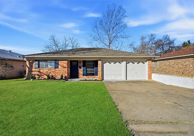Photo 1 of Single family home for sale at 105 N Wood Ave, Denison, TX 75020 | MLS# 21154997 | Listing updated on 2026-09-25