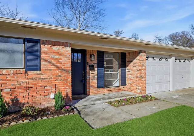 Photo 2 of Single family home for sale at 105 N Wood Ave, Denison, TX 75020 | MLS# 21154997 | Listing updated on 2026-09-25