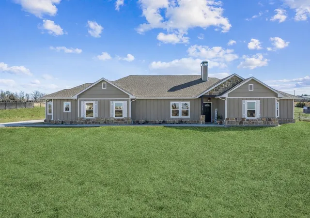 Photo 1 of Single family home for sale at 1084 Justin Dr, Springtown, TX 76082 | MLS# 21130621 | Listing updated on 2026-08-01