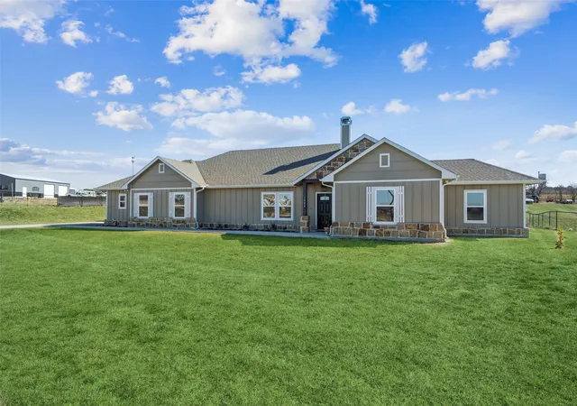 Photo 2 of Single family home for sale at 1084 Justin Dr, Springtown, TX 76082 | MLS# 21130621 | Listing updated on 2026-08-01