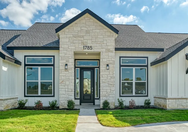 Photo 3 of Single family home for sale at 1785 Crestridge Cir, Princeton, TX 75407 | MLS# 21156432 | Listing updated on 2026-09-18