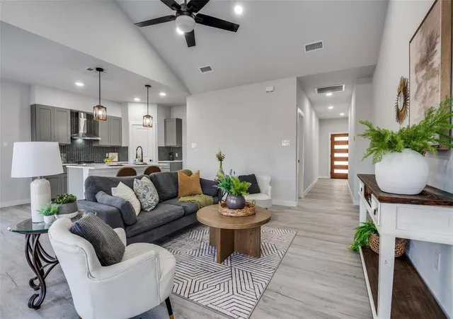 Photo 1 of Single family home for sale at 420 Kelly Ln, Kemp, TX 75143 | MLS# 21157086 | Listing updated on 2026-09-28