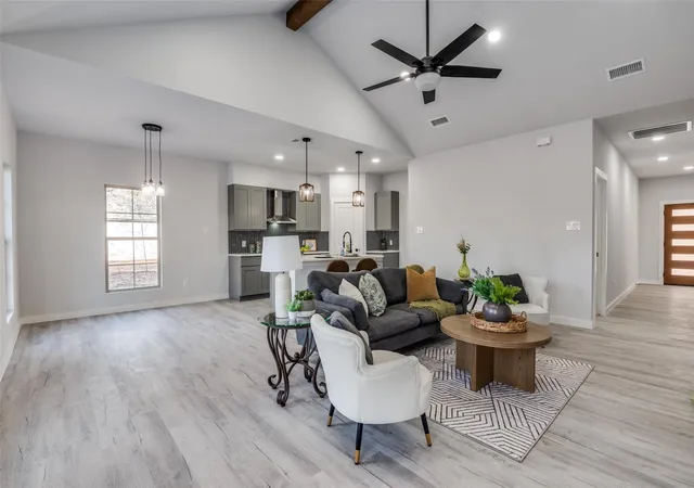 Photo 4 of Single family home for sale at 420 Kelly Ln, Kemp, TX 75143 | MLS# 21157086 | Listing updated on 2026-09-28