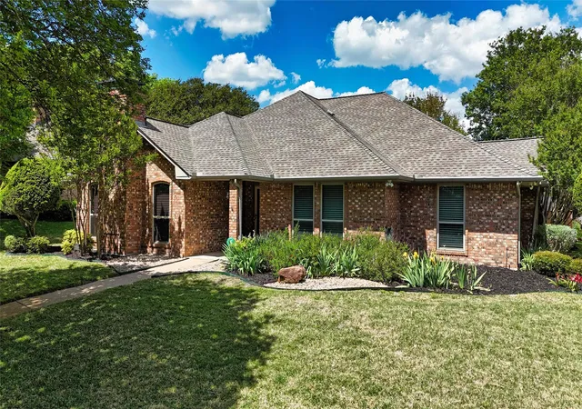 Photo 3 of Sale Pending at 533 Hidden Brooke Dr, De Soto, TX 75115 | MLS# 21155303 | Listing updated on 2026-09-14